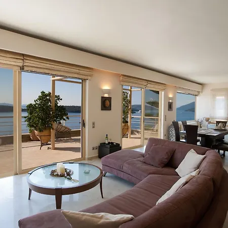 Luxurioese Ferienvilla Fuer 8 Personen